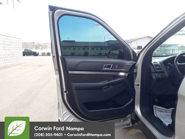 Used 2018 Ford Explorer XLT w/ Equipment Group 202A image 10