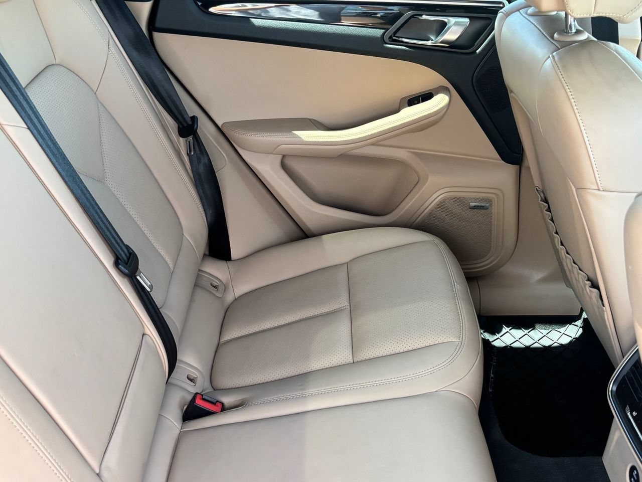 Used 2022 Porsche Macan AWD/4WD image 11