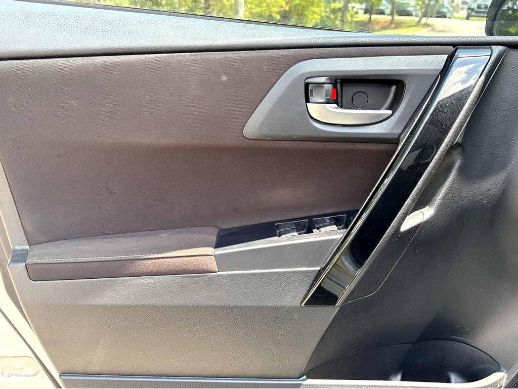 Used 2017 Toyota Corolla iM FWD image 15