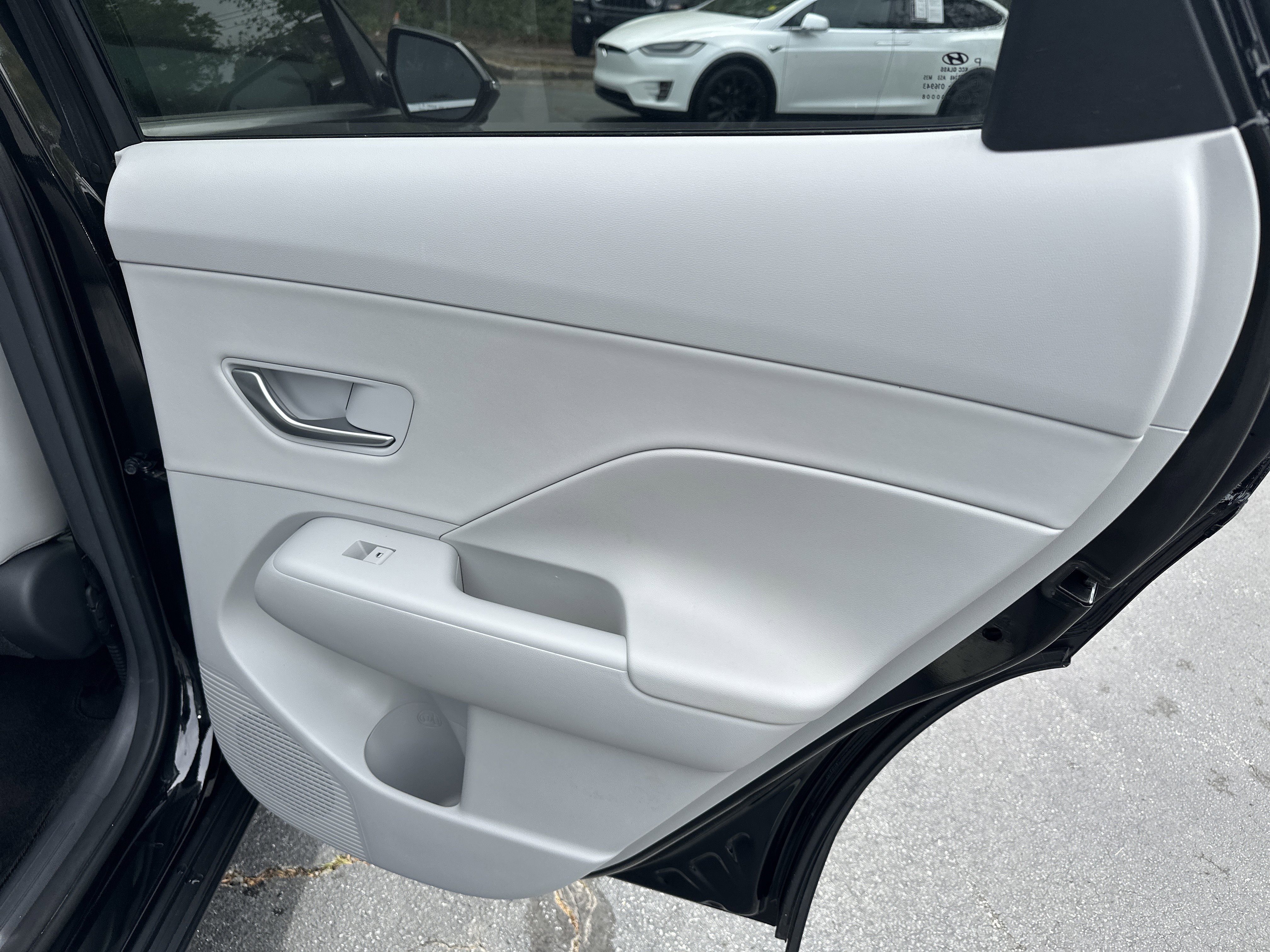 Used 2025 Hyundai Kona Limited image 18