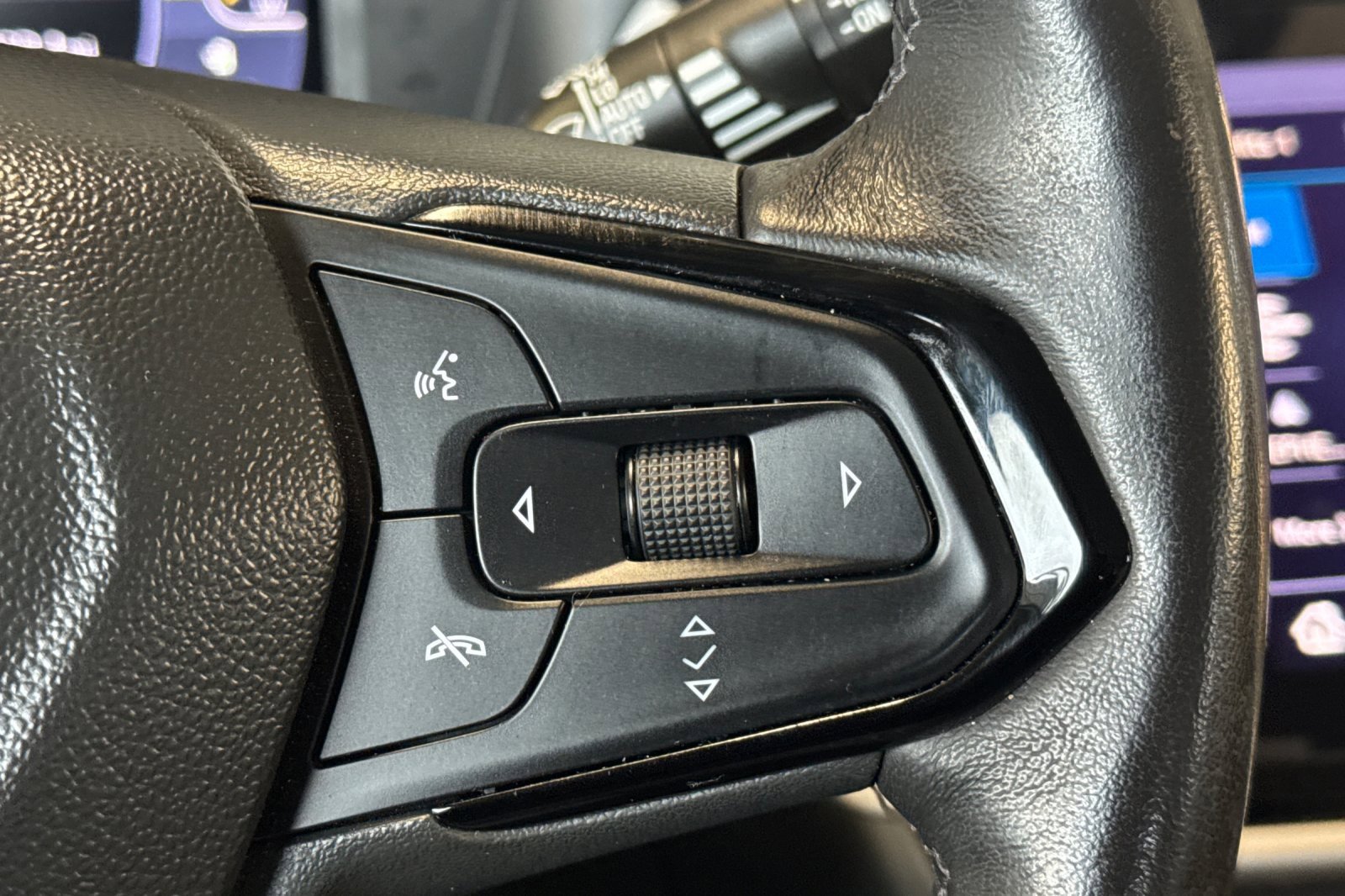 Used 2022 Chevrolet Bolt EUV Premier w/ Sun & Sound Package image 34