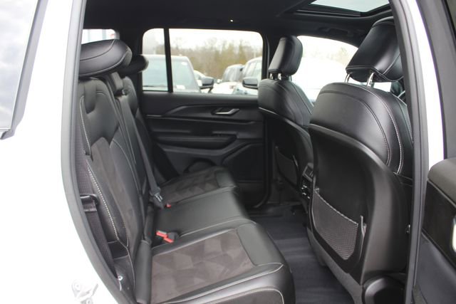 Used 2023 Jeep Grand Cherokee Altitude image 30