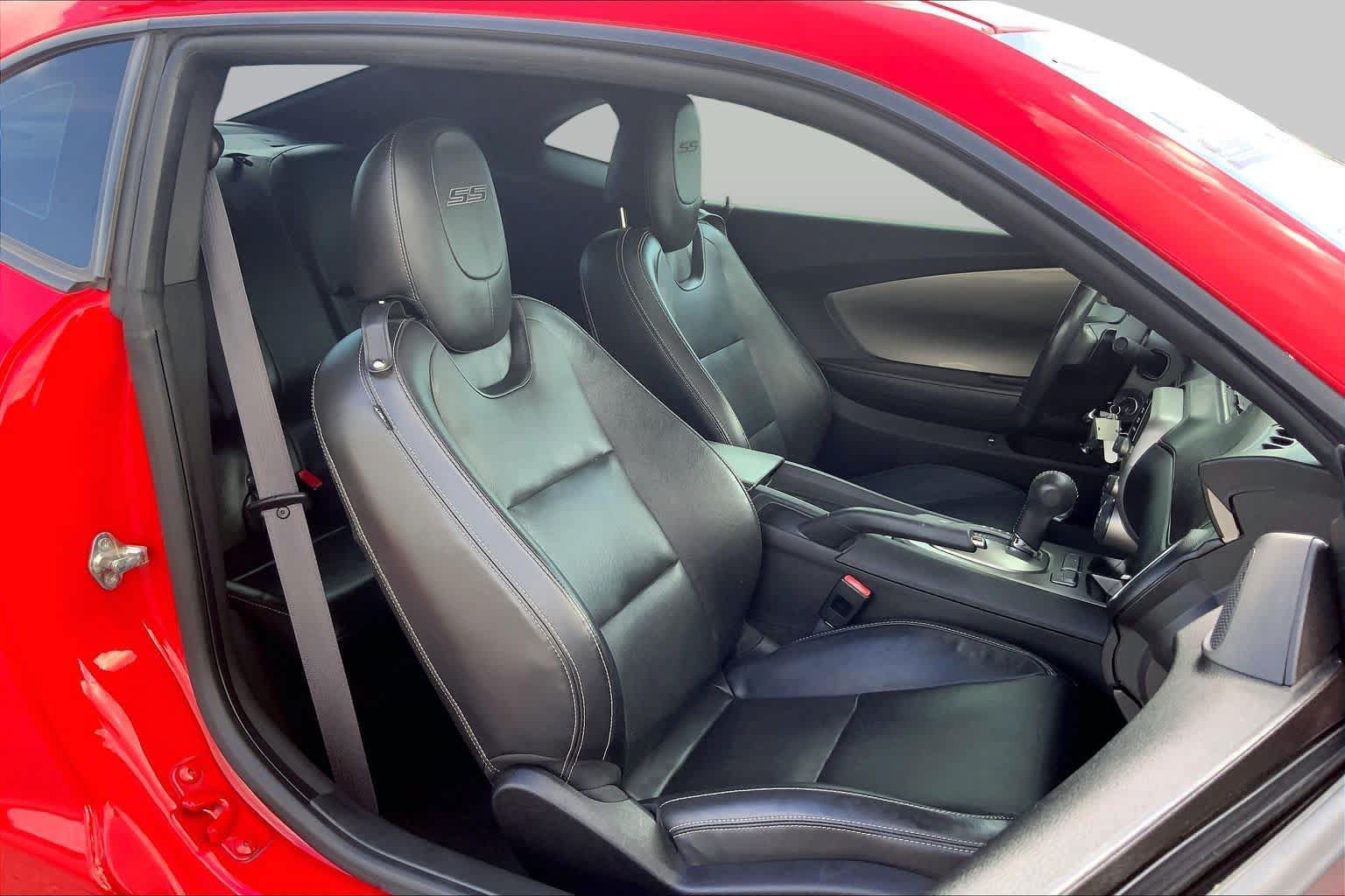Used 2015 Chevrolet Camaro SS w/ RS Package RWD image 8
