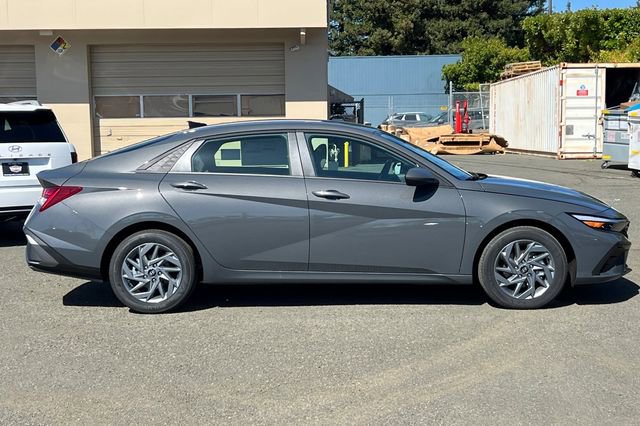 New 2026 Hyundai Elantra Hybrid FWD image 5