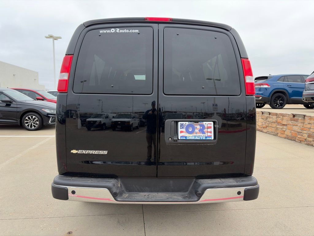 Used 2024 Chevrolet Express 3500 LT w/ LT Preferred Equipment Group image 5