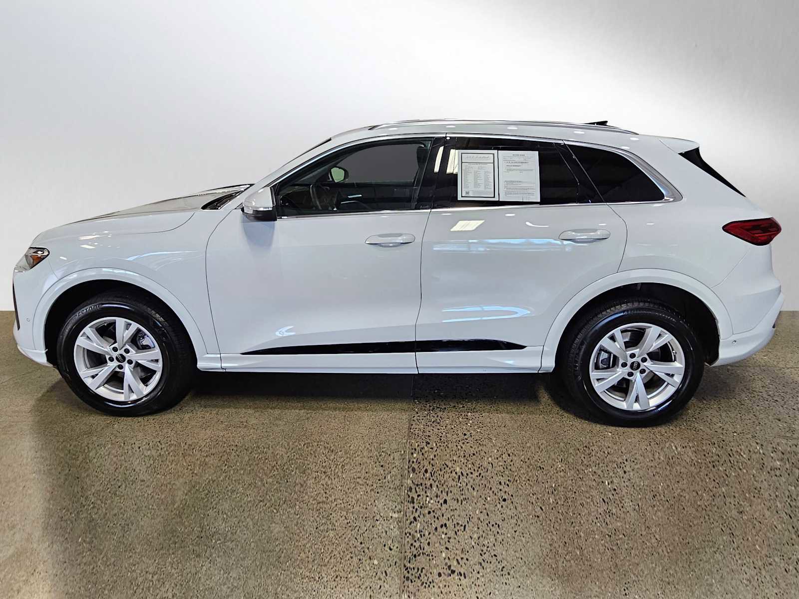 Certified 2025 Audi Q5 Premium image 4