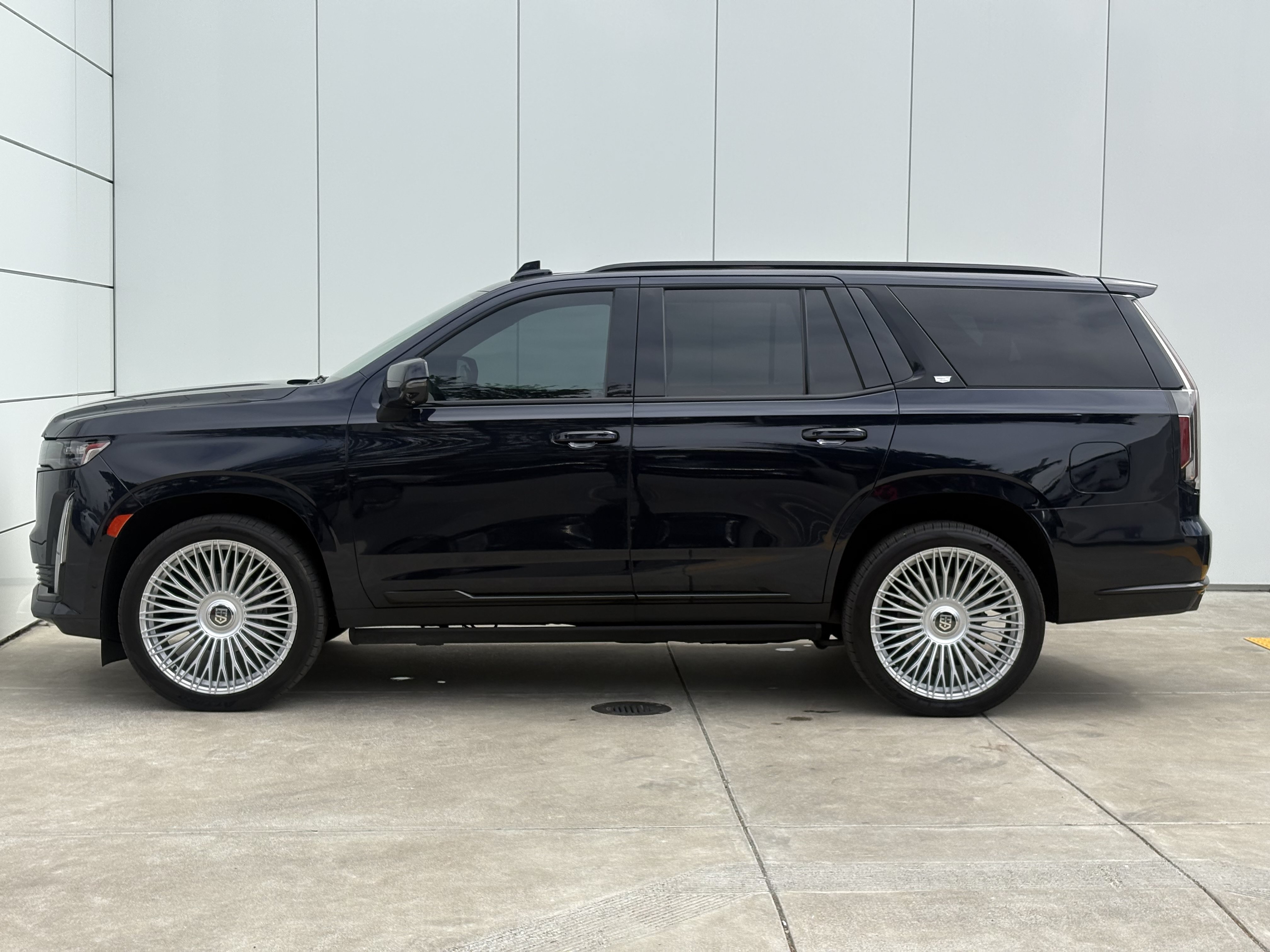 Used 2023 Cadillac Escalade Sport AWD/4WD image 4