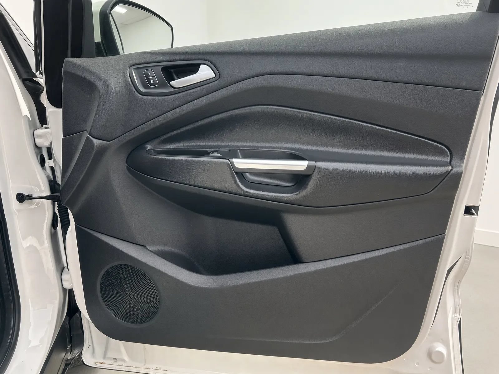 Used 2018 Ford Escape Titanium w/ Ford Safe & Smart Package AWD/4WD image 22