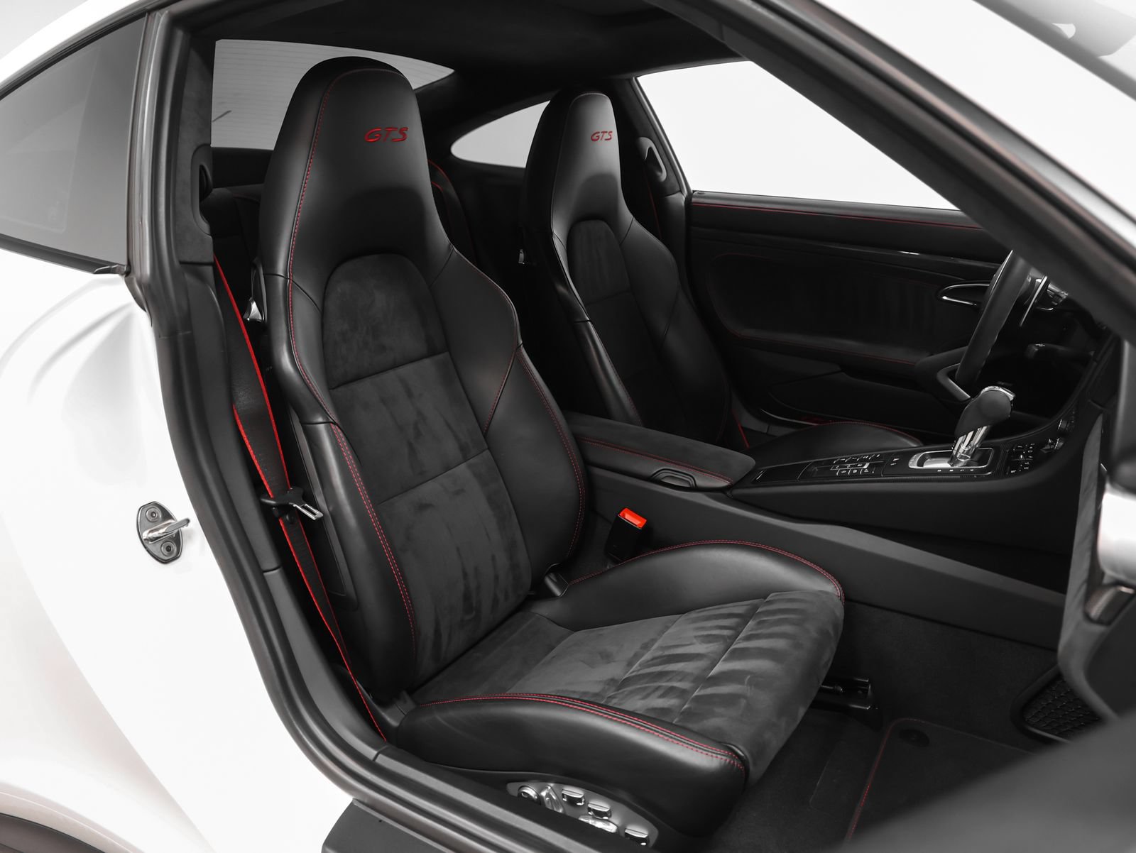 Certified 2016 Porsche 911 Carrera GTS RWD image 29