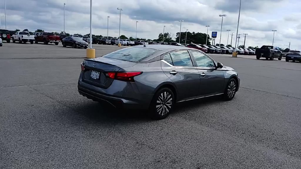 Used 2023 Nissan Altima 2.5 SV FWD image 8