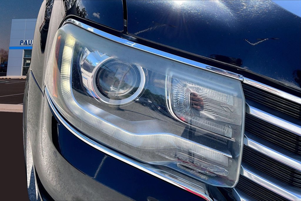 Used 2016 Lincoln Navigator L Select RWD image 37