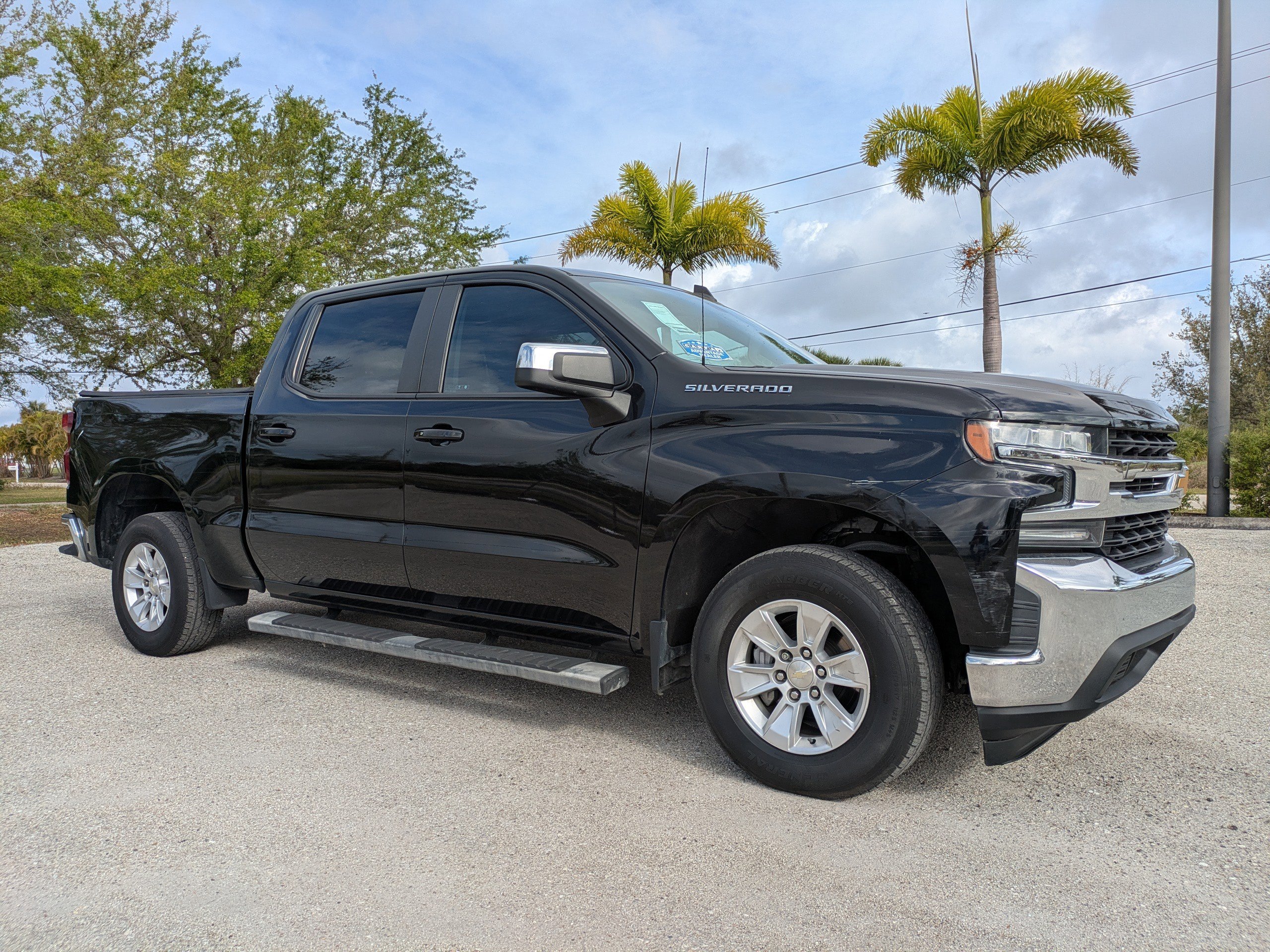 Used 2021 Chevrolet Silverado 1500 LT image 2