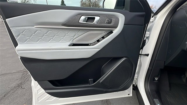 Used 2025 Ford Explorer Platinum w/ Ultimate Package image 20