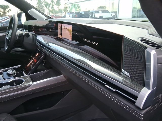 Used 2025 Cadillac Escalade ESV V image 14