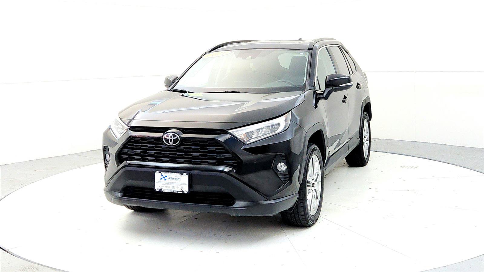 Used 2021 Toyota RAV4 XLE Premium AWD/4WD image 2