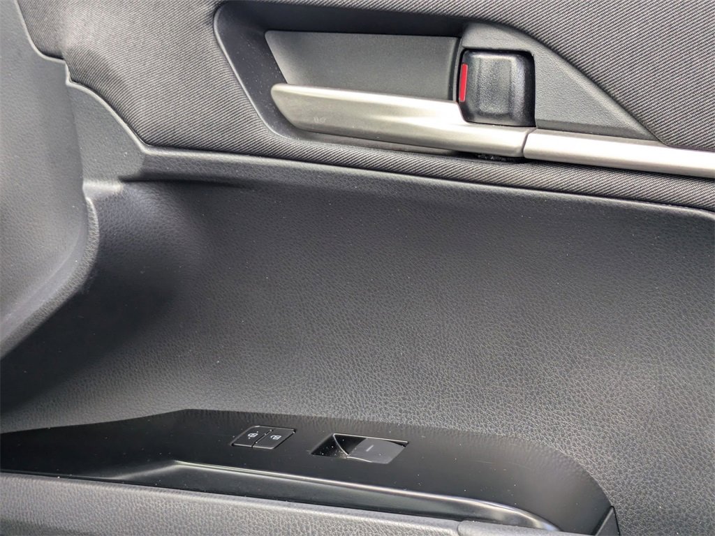 Used 2025 Toyota Camry LE image 33