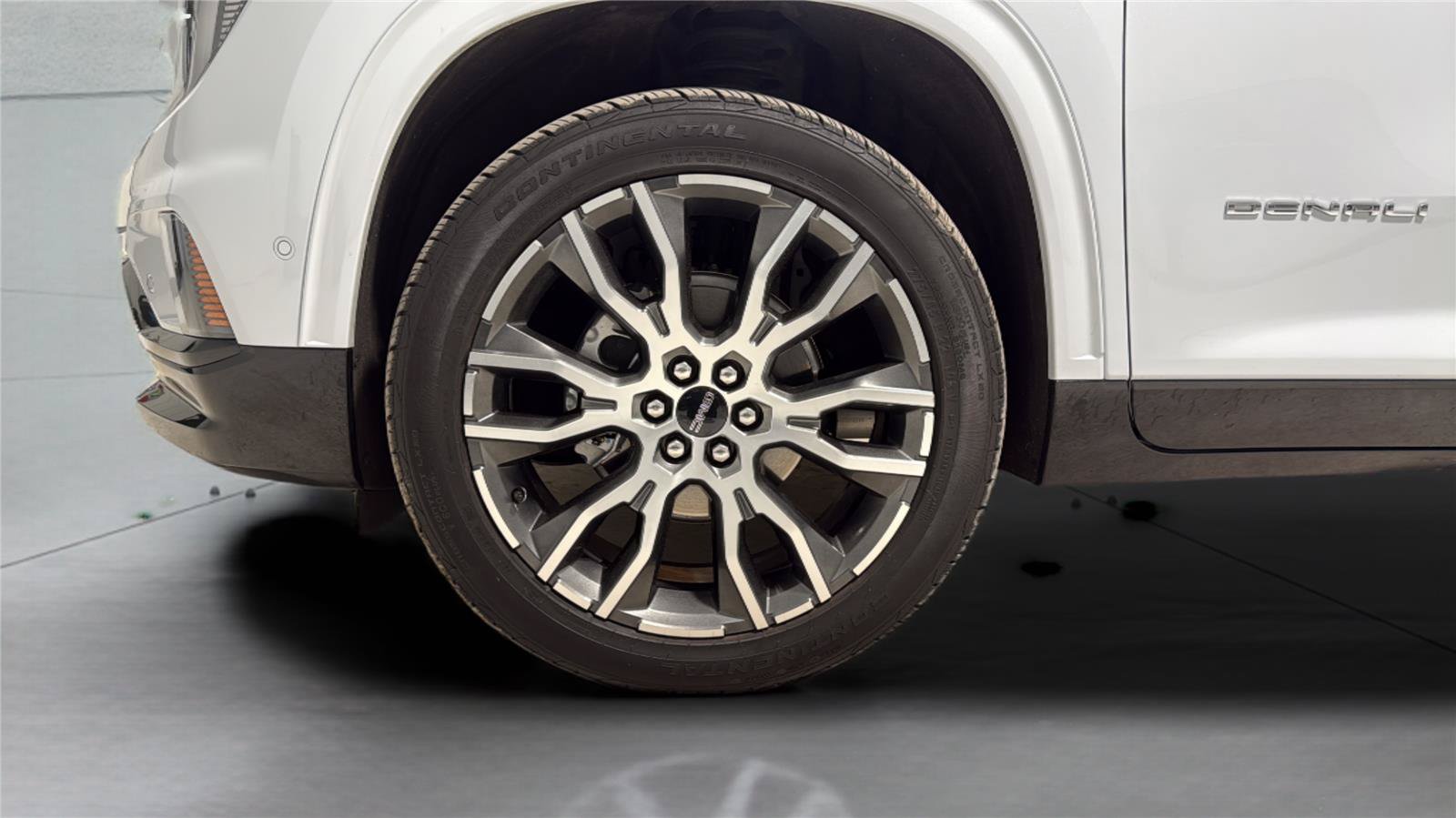 Used 2026 GMC Acadia Denali Ultimate w/ LPO, Floor Liner Package AWD/4WD image 35