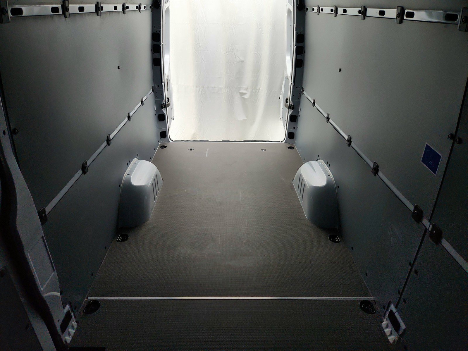Used 2024 Mercedes-Benz eSprinter 170 Cargo image 32