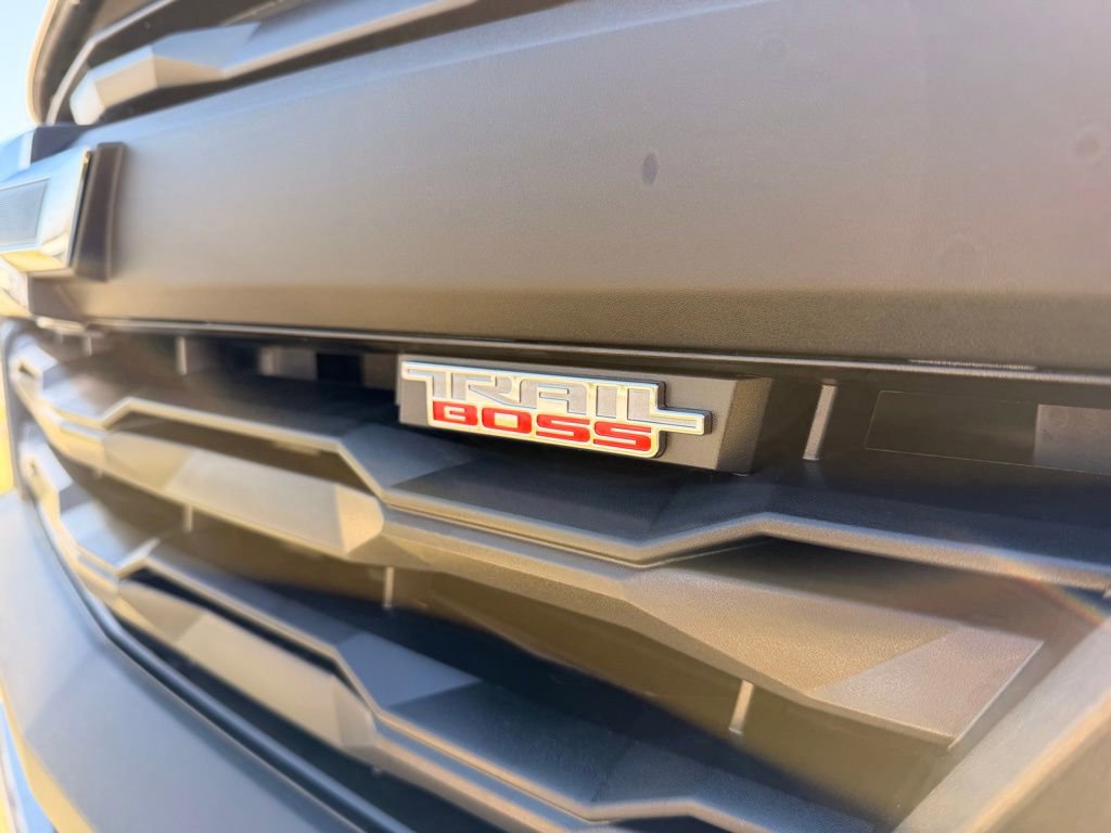 Used 2025 Chevrolet Colorado Trail Boss image 8