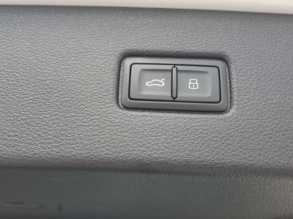 Certified 2025 Audi Q7 3.0T Premium Plus AWD/4WD image 16
