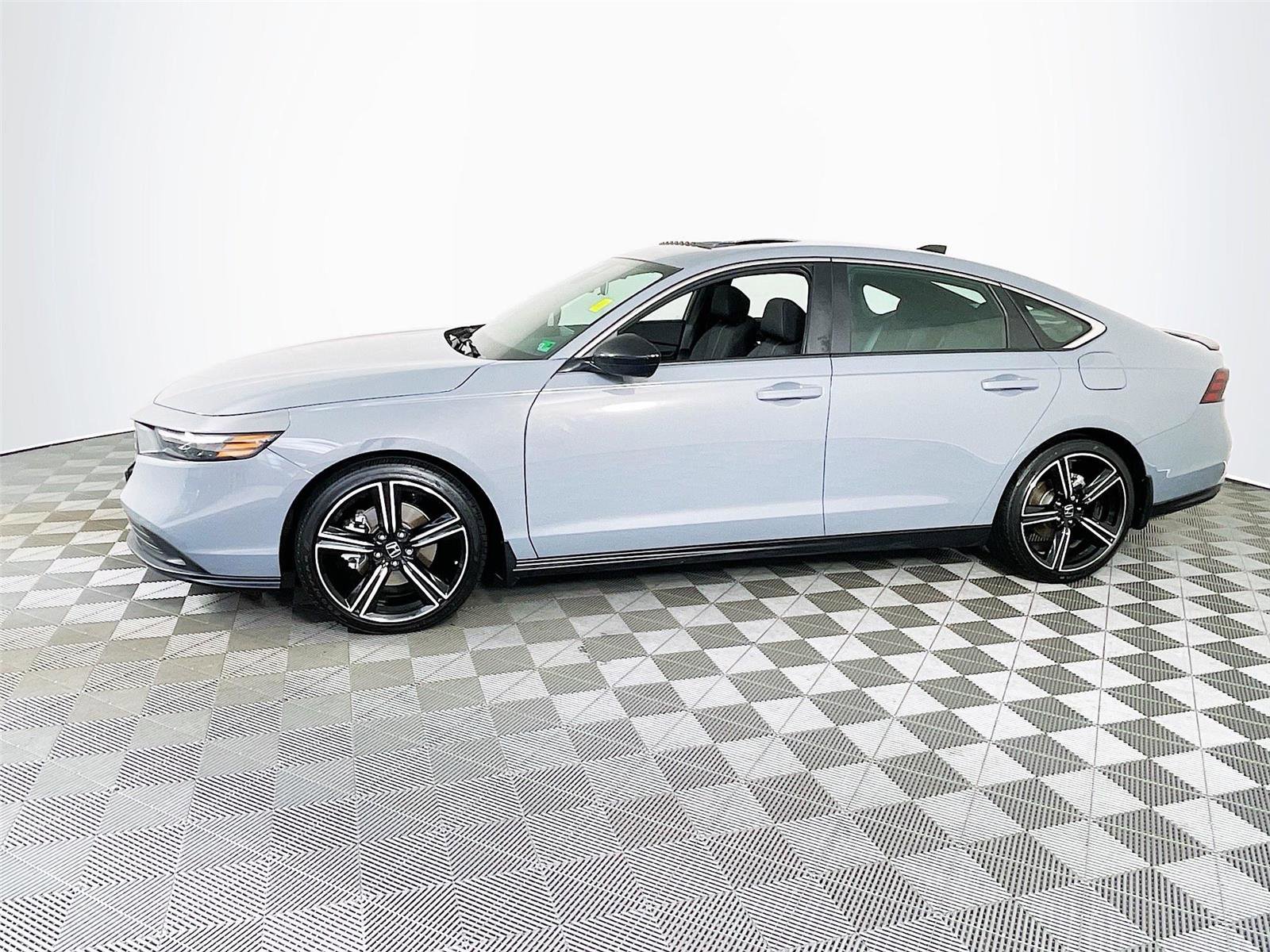 Used 2023 Honda Accord Sport image 4