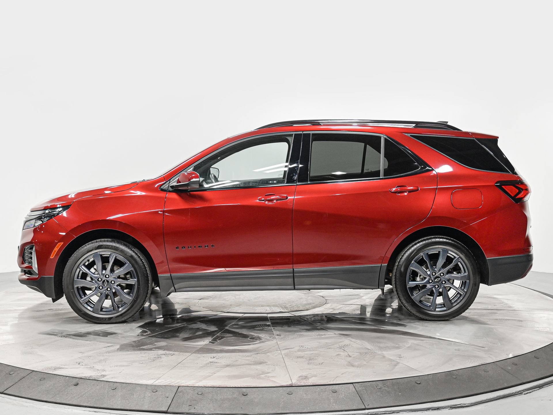 Used 2023 Chevrolet Equinox RS w/ RS Leather Package image 2