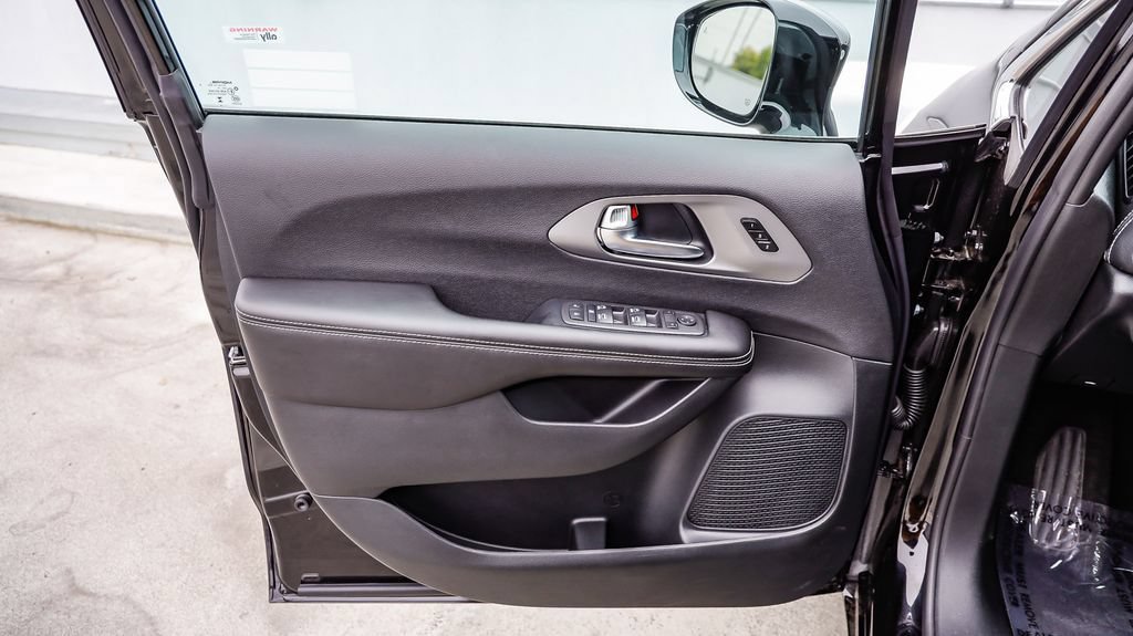 New 2027 Chrysler Pacifica Select FWD image 25