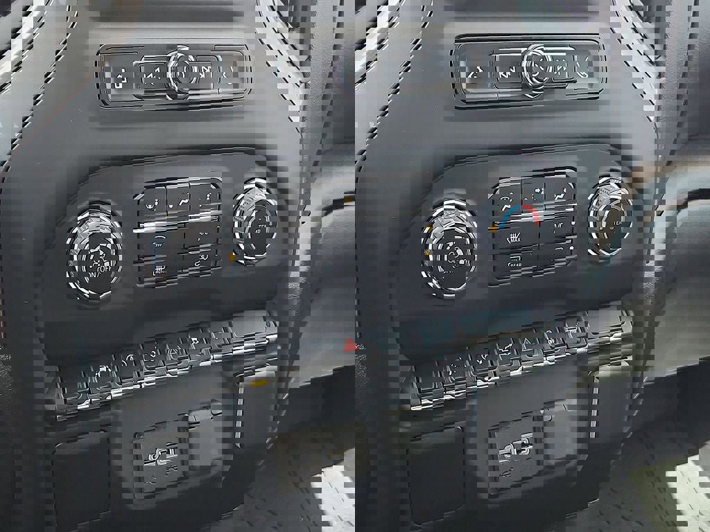 Used 2025 Chevrolet Silverado 1500 Custom RWD image 28