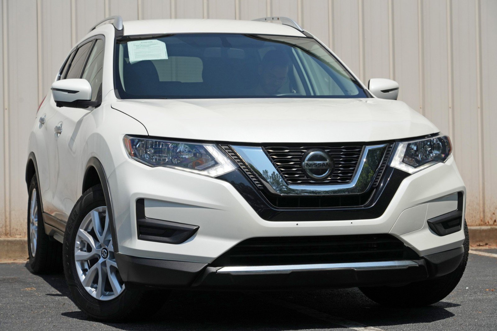 Used 2018 Nissan Rogue SV w/ Premium Package AWD/4WD image 2
