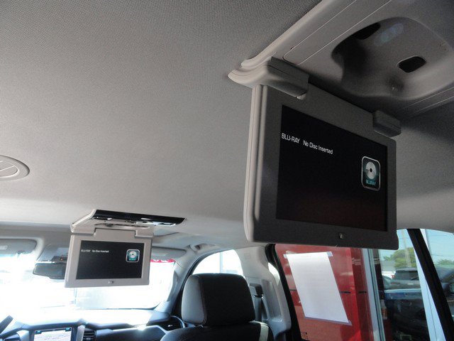Used 2020 Chevrolet Suburban Premier w/ Premier 6.2L Value Package AWD/4WD image 13