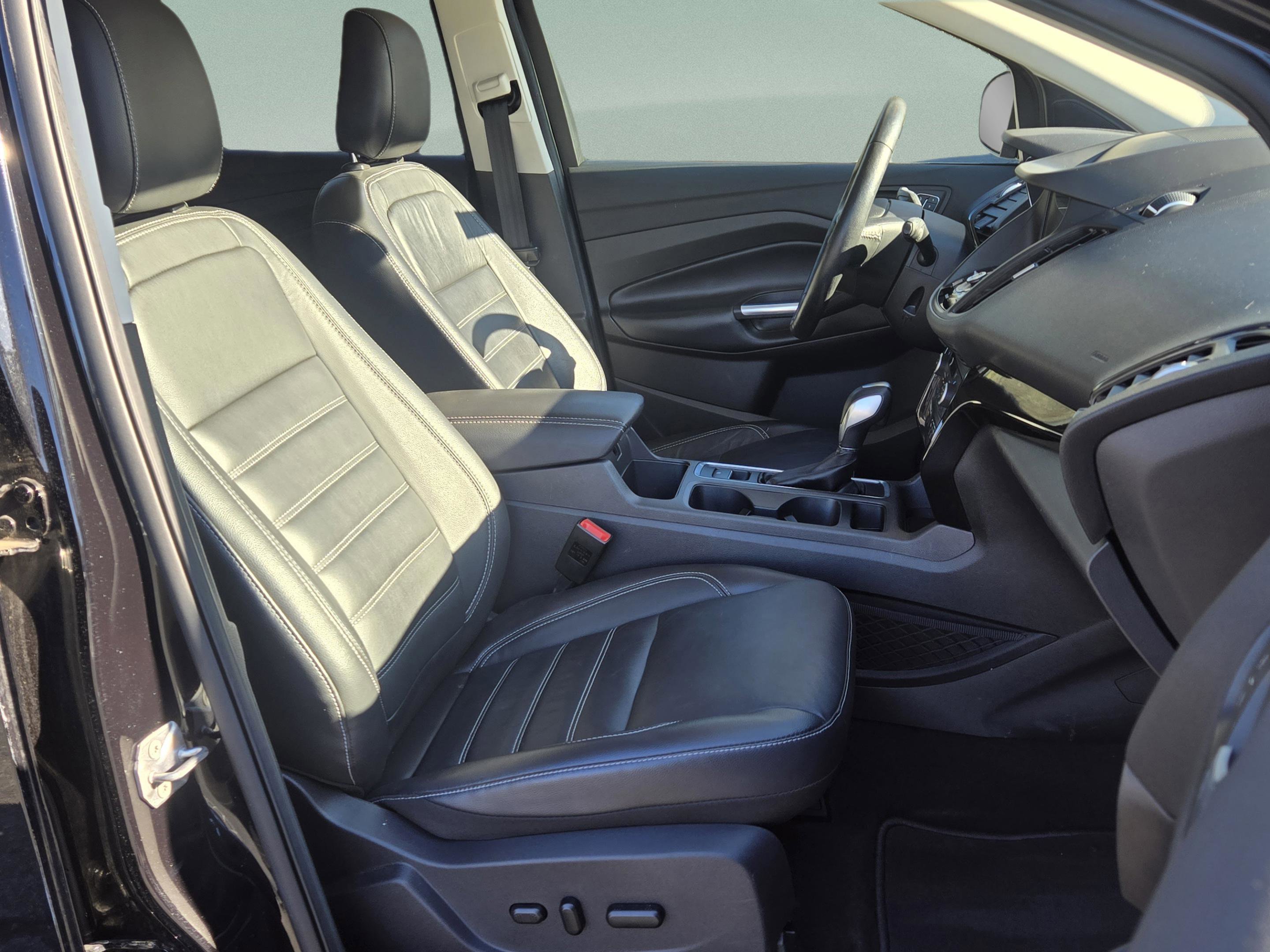 Used 2019 Ford Escape Titanium w/ U0J03 - Titanium Tow Package image 19