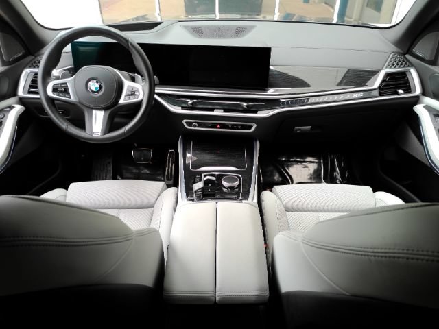 Used 2025 BMW X5 sDrive40i w/ M Sport Package RWD image 2