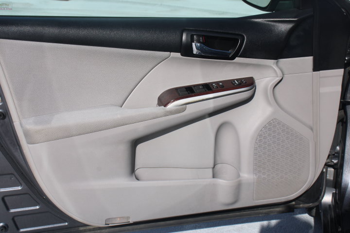 Used 2012 Toyota Camry XLE w/ Convenience Pkg FWD image 9