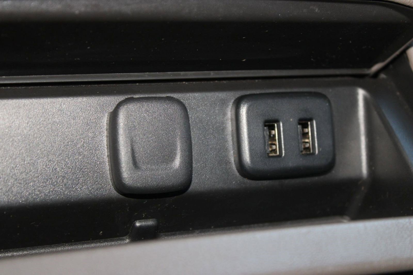 Used 2016 GMC Yukon Denali w/ Enhanced Security Package image 29