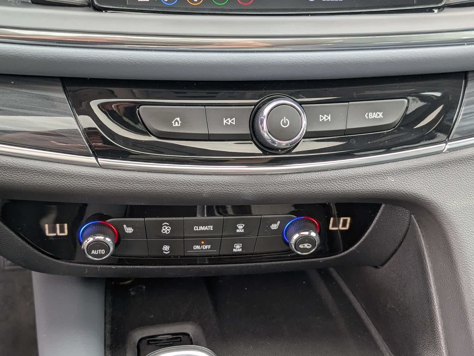 Used 2020 Buick Enclave Essence w/ Sound and Sites Package FWD image 28
