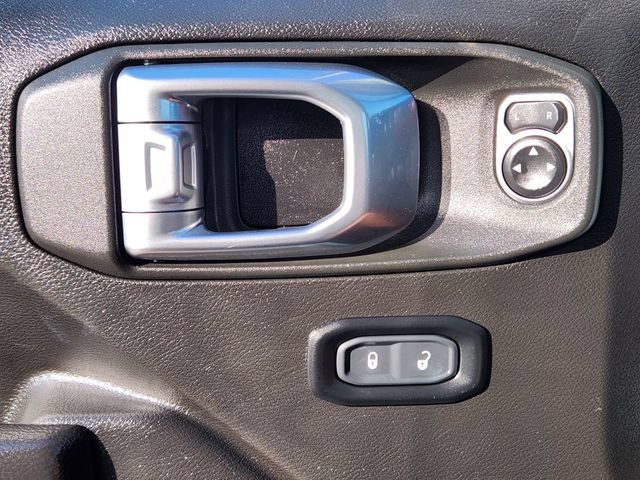 Used 2023 Jeep Wrangler Unlimited Rubicon AWD/4WD image 27