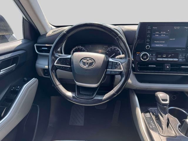 Used 2022 Toyota Highlander XLE AWD/4WD image 18