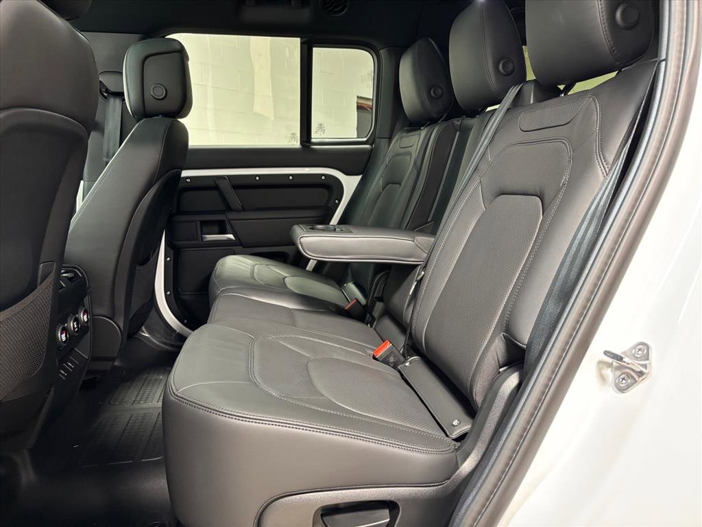 New 2026 Land Rover Defender 130 X-Dynamic SE image 27