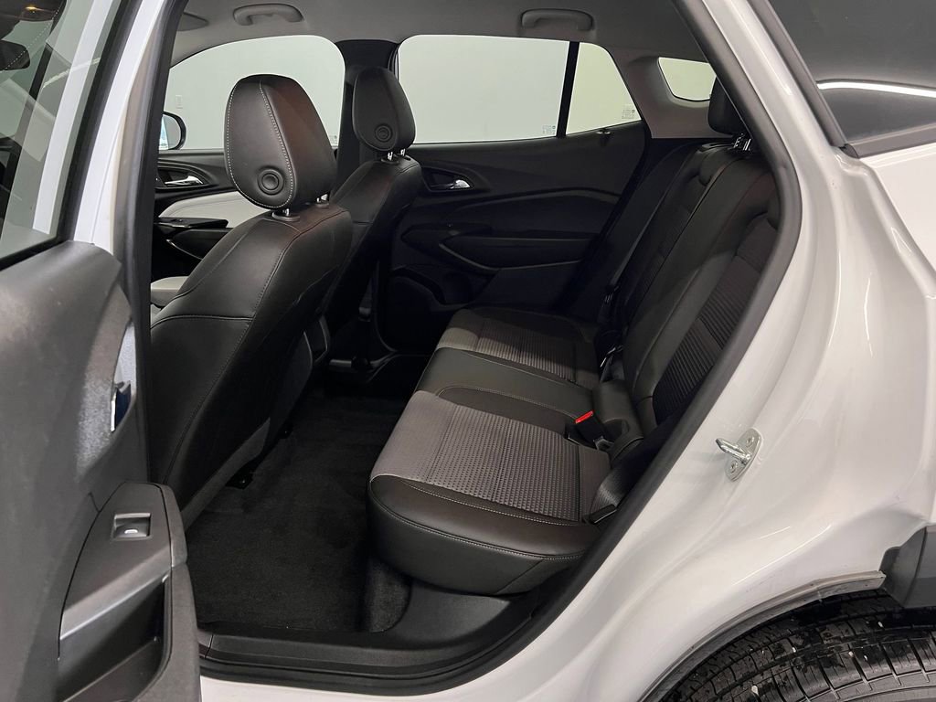 Used 2024 Chevrolet Trax LT w/ LT Convenience Package image 12