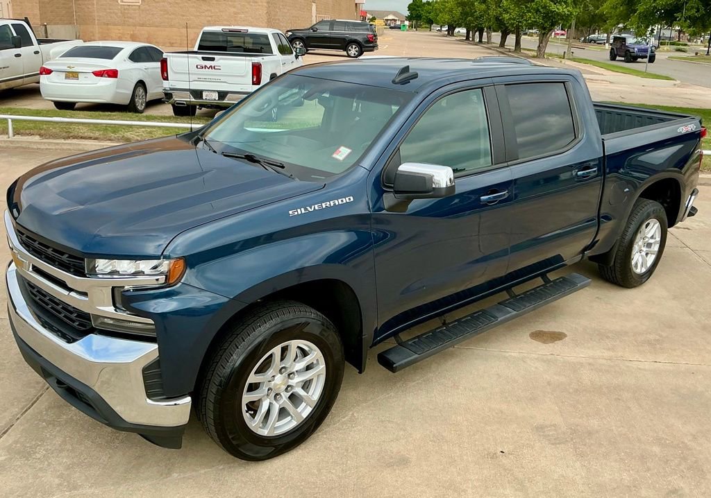 Used 2020 Chevrolet Silverado 1500 LT w/ LT Value Package AWD/4WD image 5