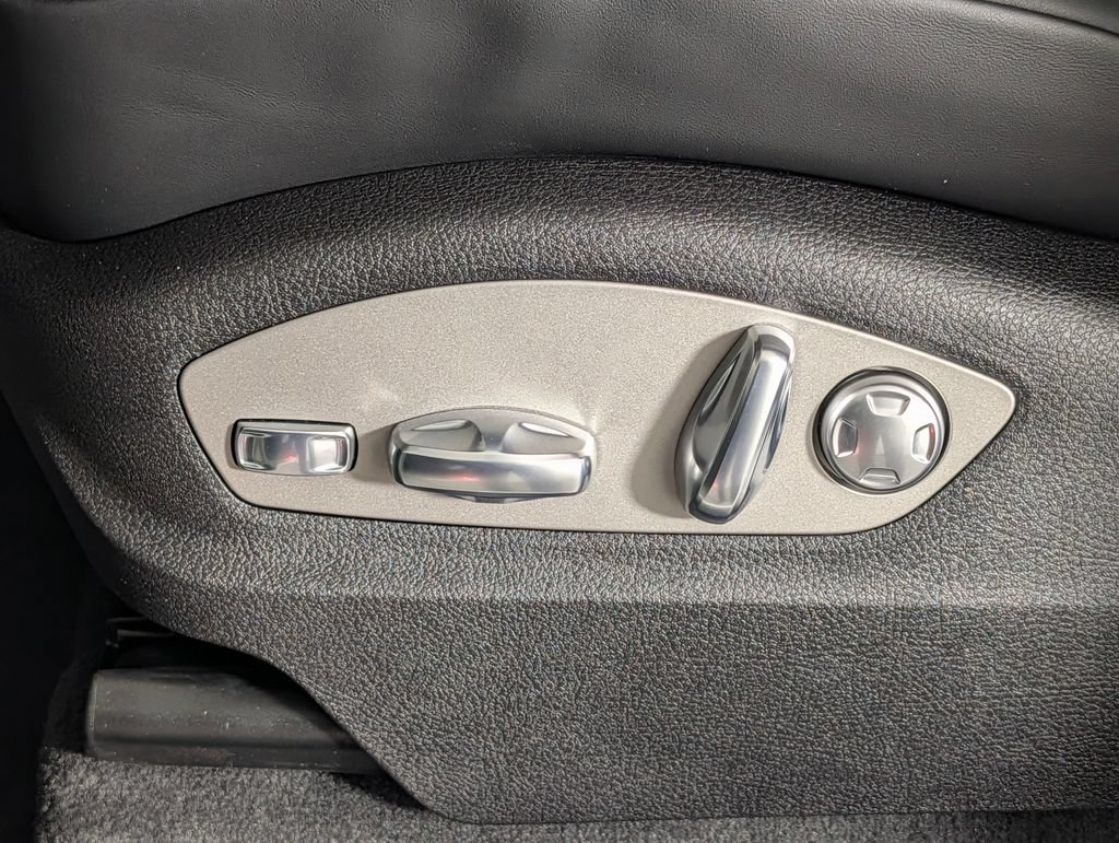 New 2026 Porsche Macan Turbo AWD/4WD image 29