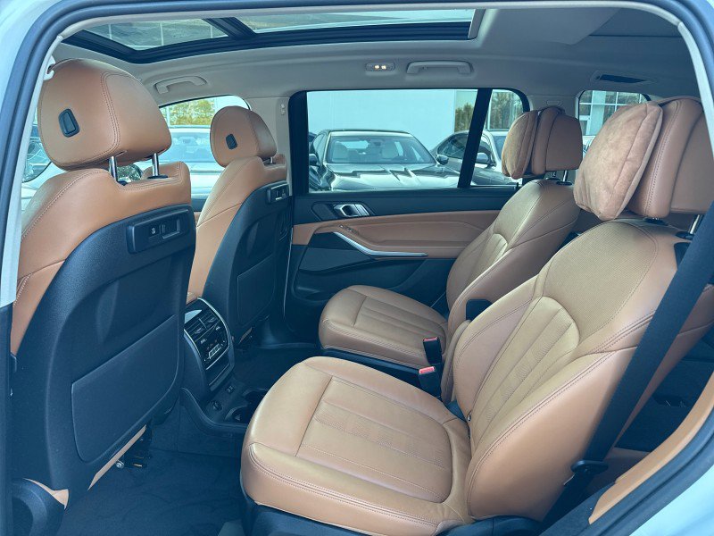 Used 2021 BMW X7 xDrive40i w/ Premium Package image 12