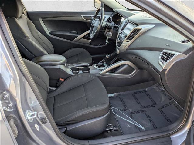 Used 2017 Hyundai Veloster image 19