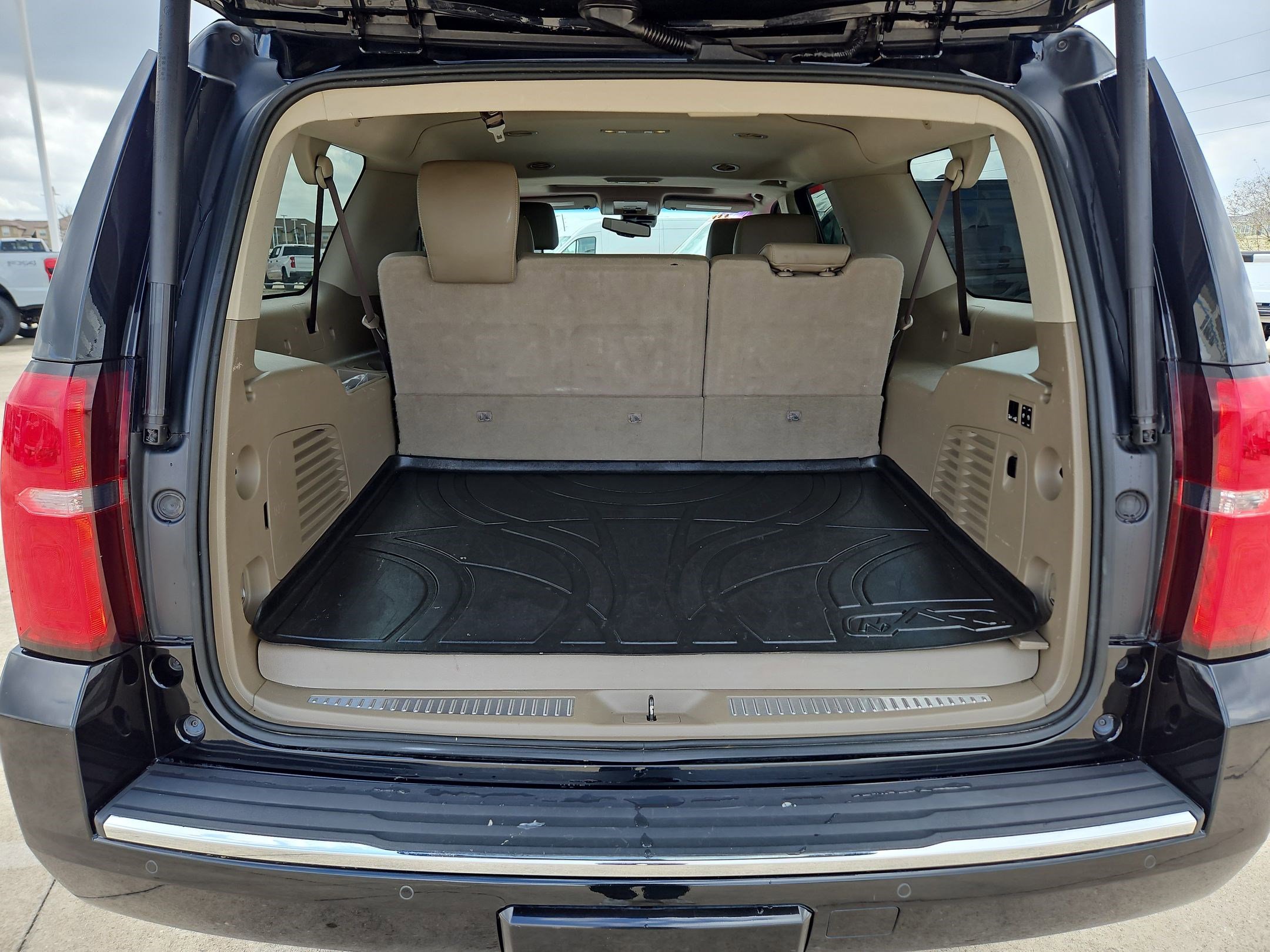 Used 2017 Chevrolet Suburban Premier image 29