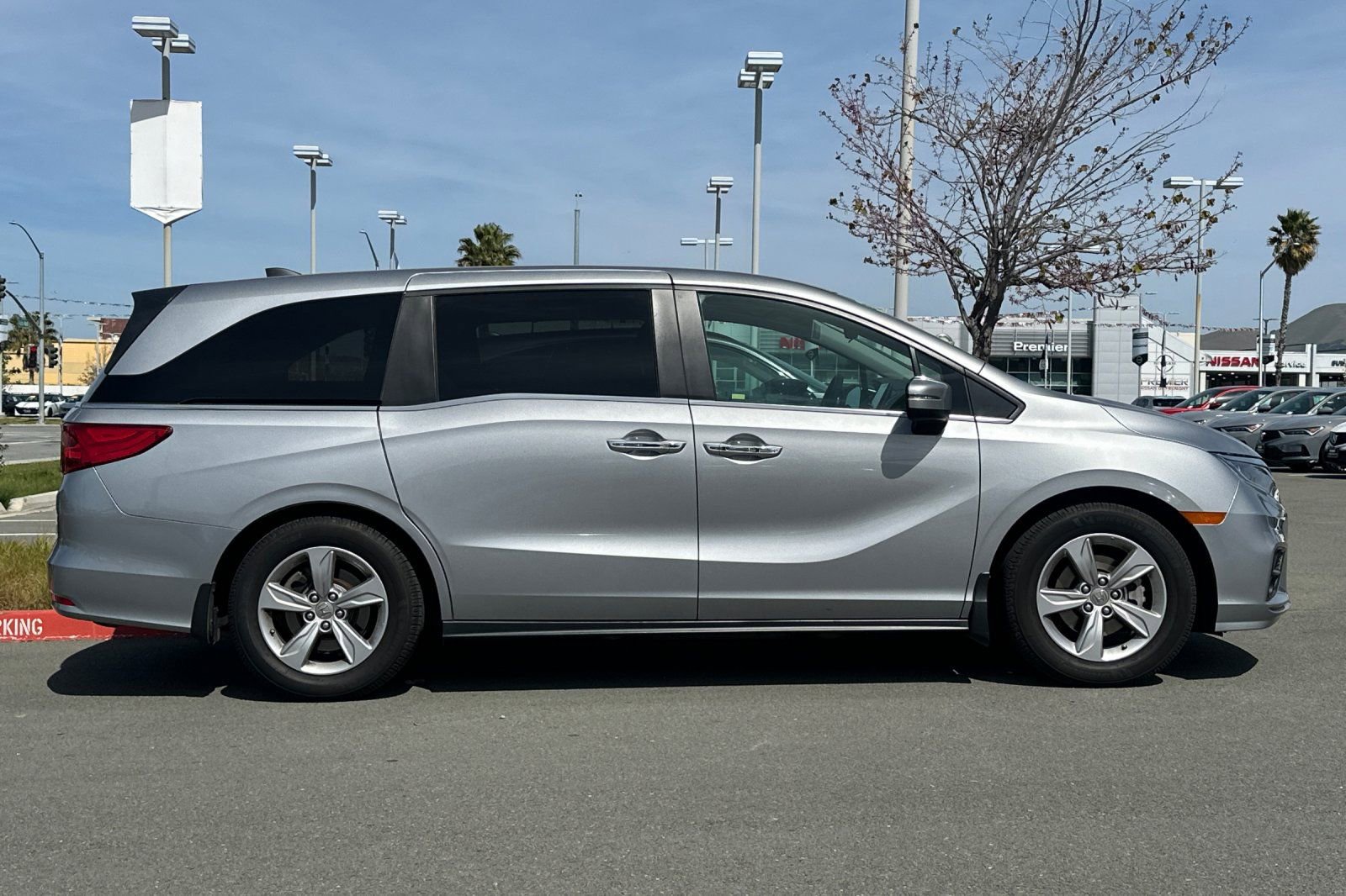 Used 2019 Honda Odyssey EX image 3