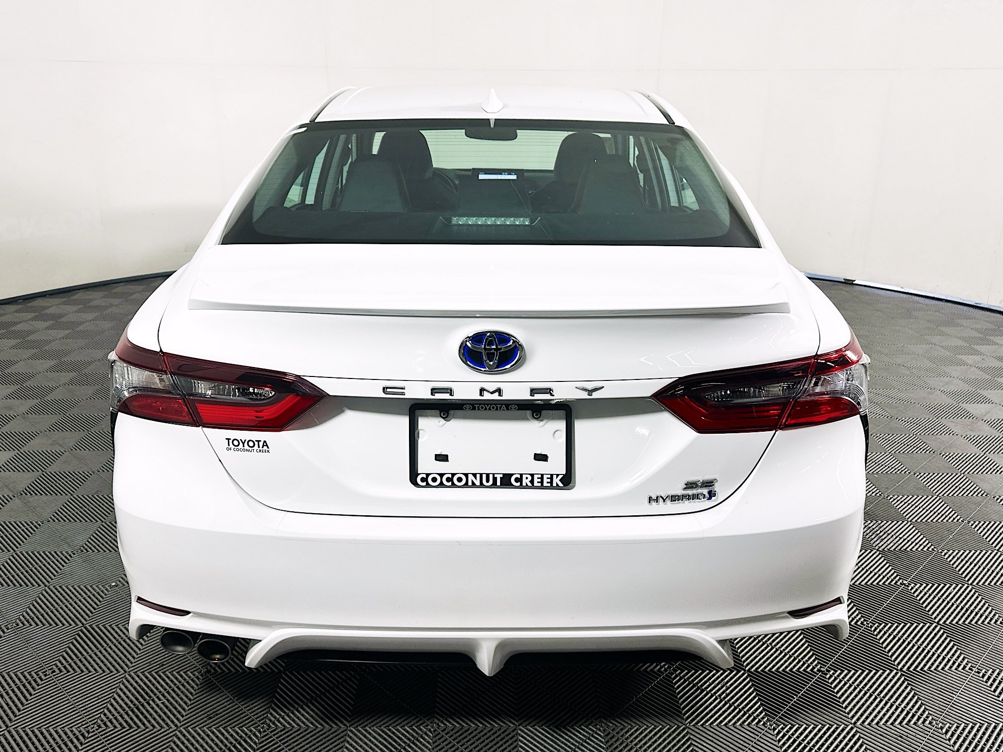 Used 2023 Toyota Camry SE w/ Audio Upgrade Package FWD image 4