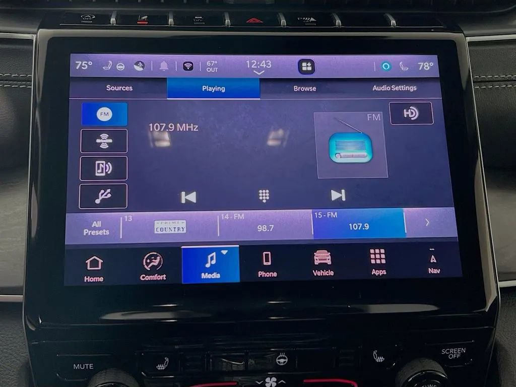 Used 2025 Jeep Grand Cherokee L Limited w/ Black Appearance Package image 16