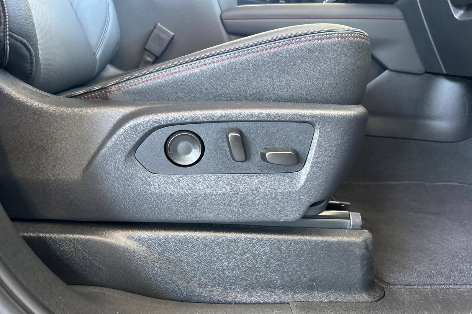 Used 2026 Chevrolet Suburban RST RWD image 29