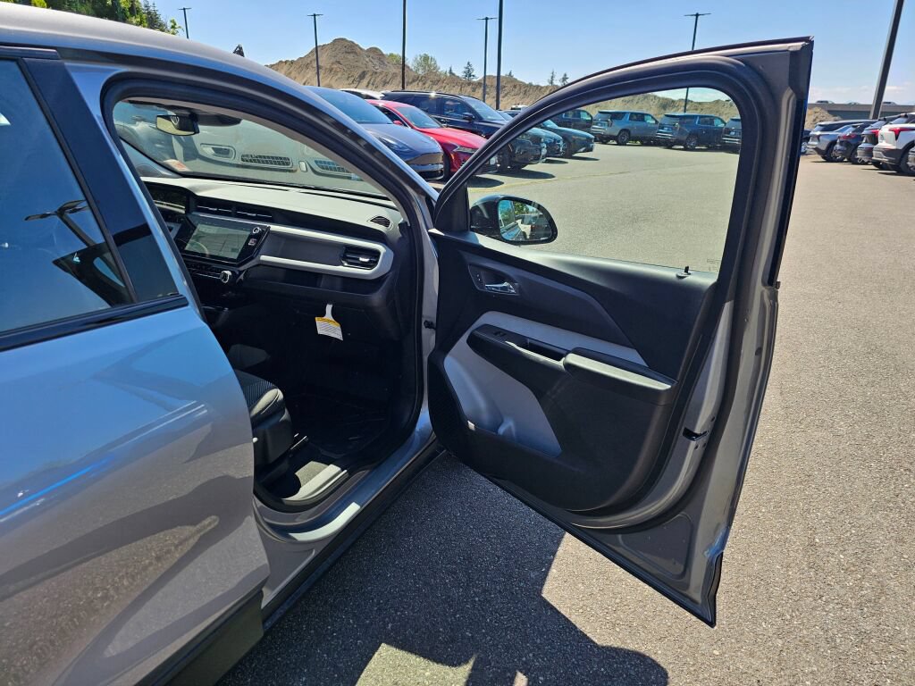 New 2027 Chevrolet Bolt LT w/ Comfort Package FWD image 26