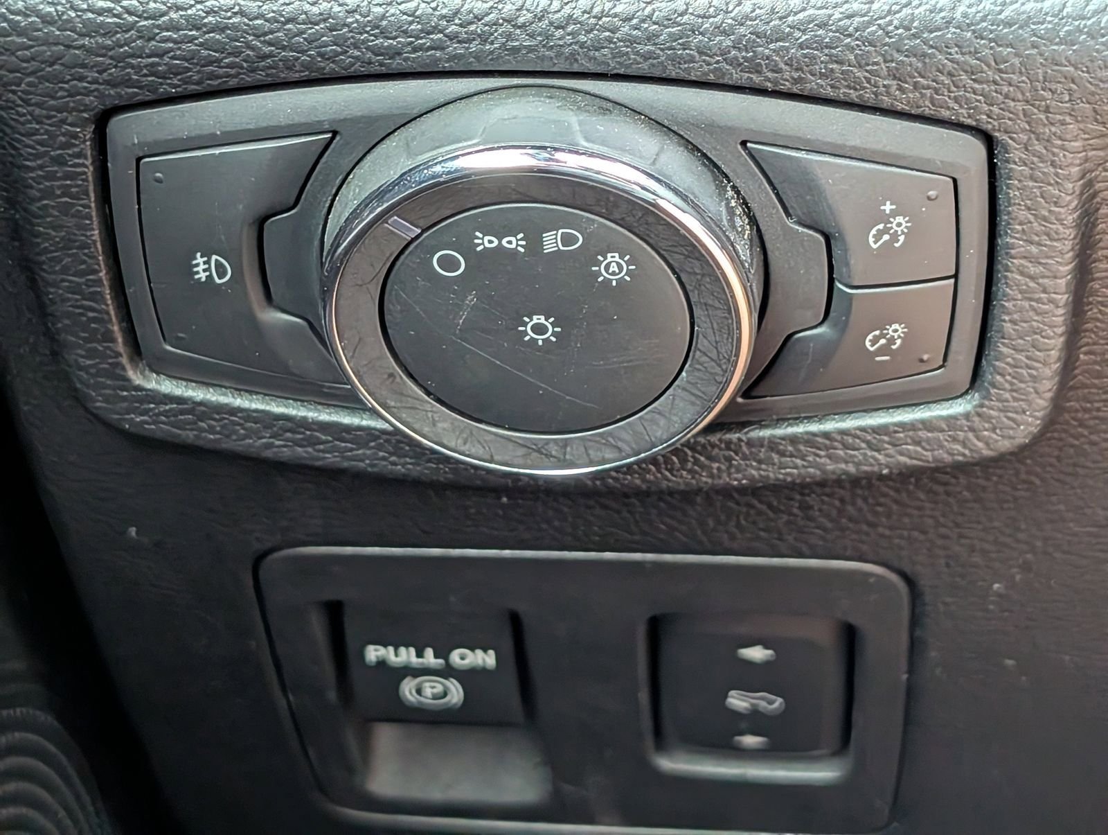 Used 2018 Ford Expedition Max Limited RWD image 23